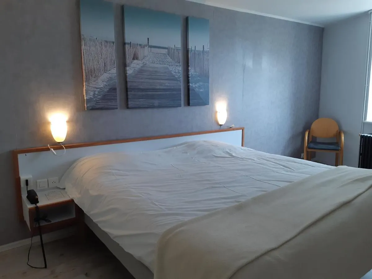 Logis Hotel Les Chardons Bleus Restaurant Le Bistrot De La Mer Roscoff 2*,  France