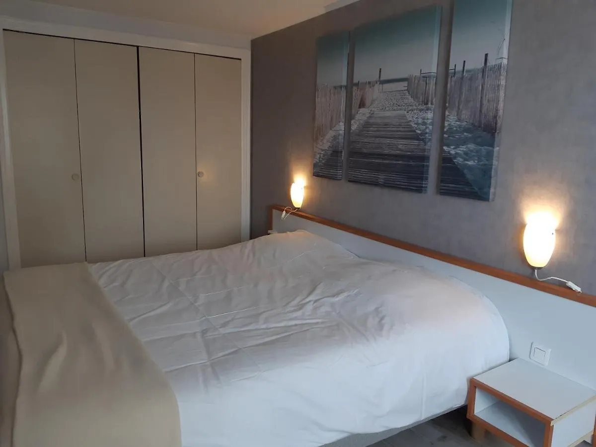 Logis Hotel Les Chardons Bleus Restaurant Le Bistrot De La Mer Roscoff