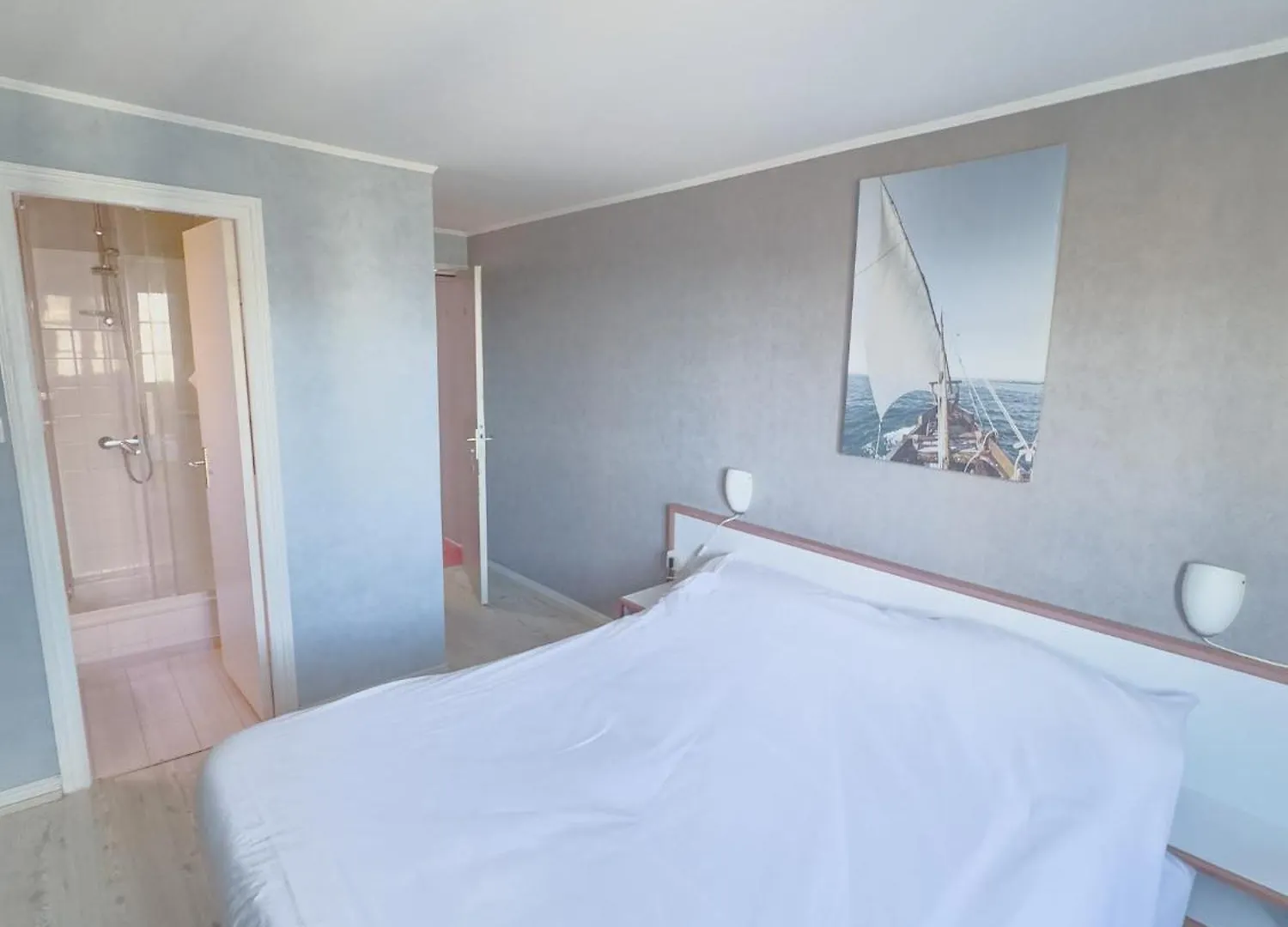 Logis Hotel Les Chardons Bleus Restaurant Le Bistrot De La Mer Roscoff