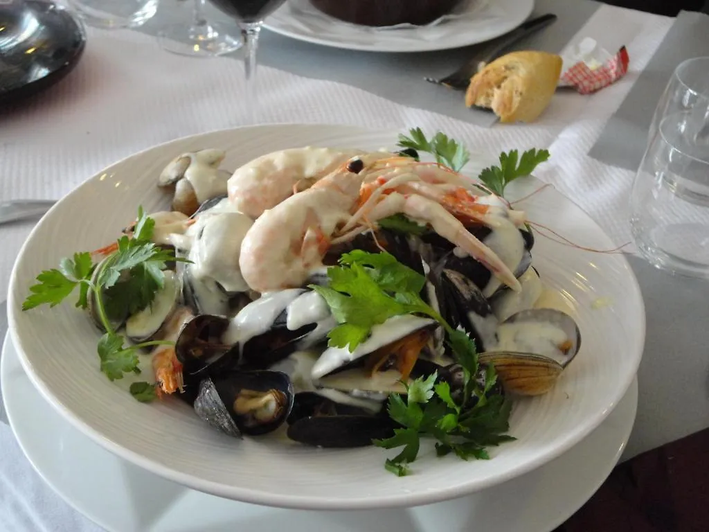 **  Logis Hotel Les Chardons Bleus Restaurant Le Bistrot De La Mer Roscoff Frankrijk