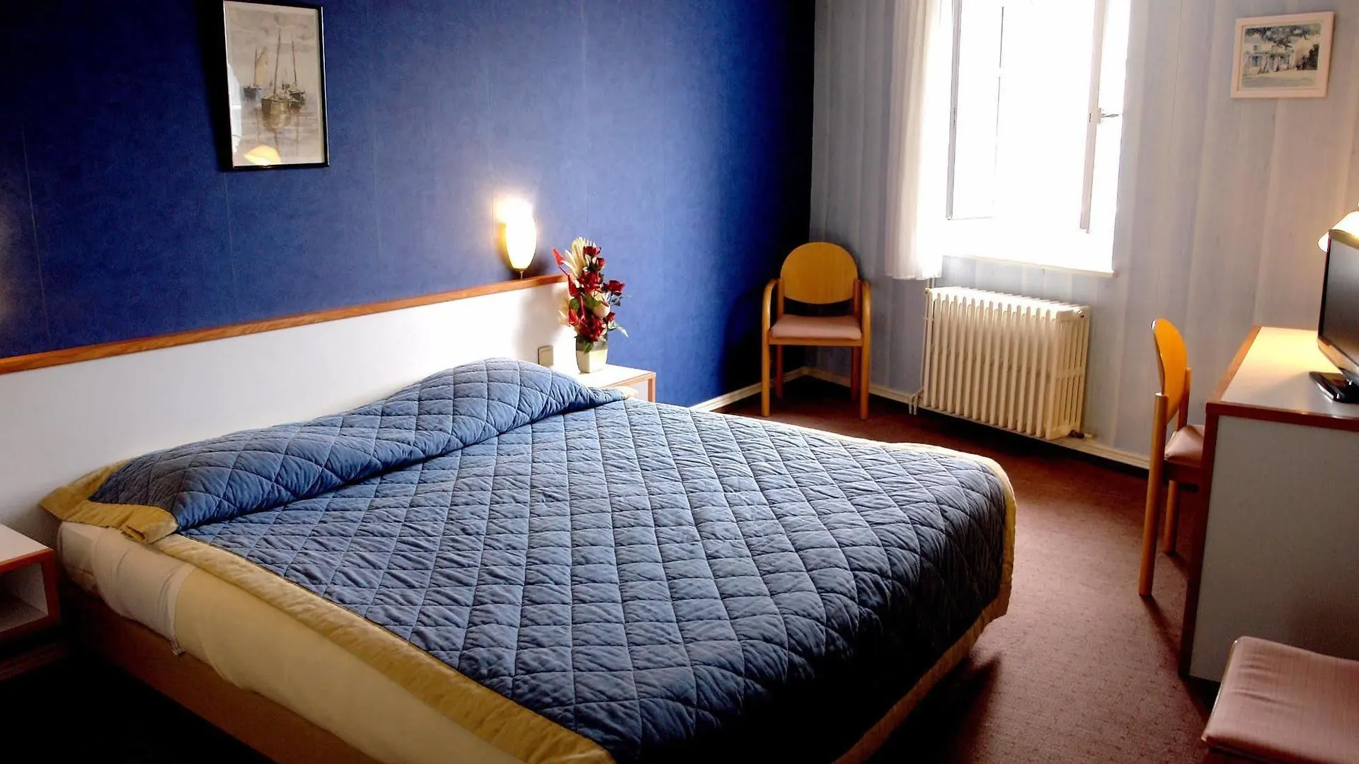 Logis Hotel Les Chardons Bleus Restaurant Le Bistrot De La Mer Roscoff