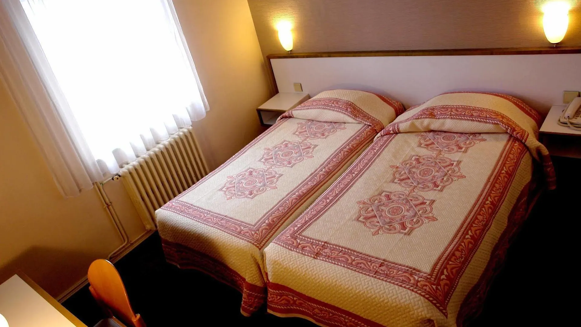 Logis Hotel Les Chardons Bleus Restaurant Le Bistrot De La Mer Roscoff 2*,