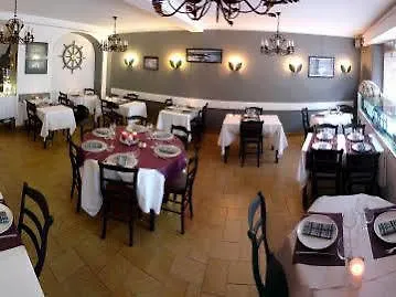 Logis Hotel Les Chardons Bleus Restaurant Le Bistrot De La Mer Roscoff