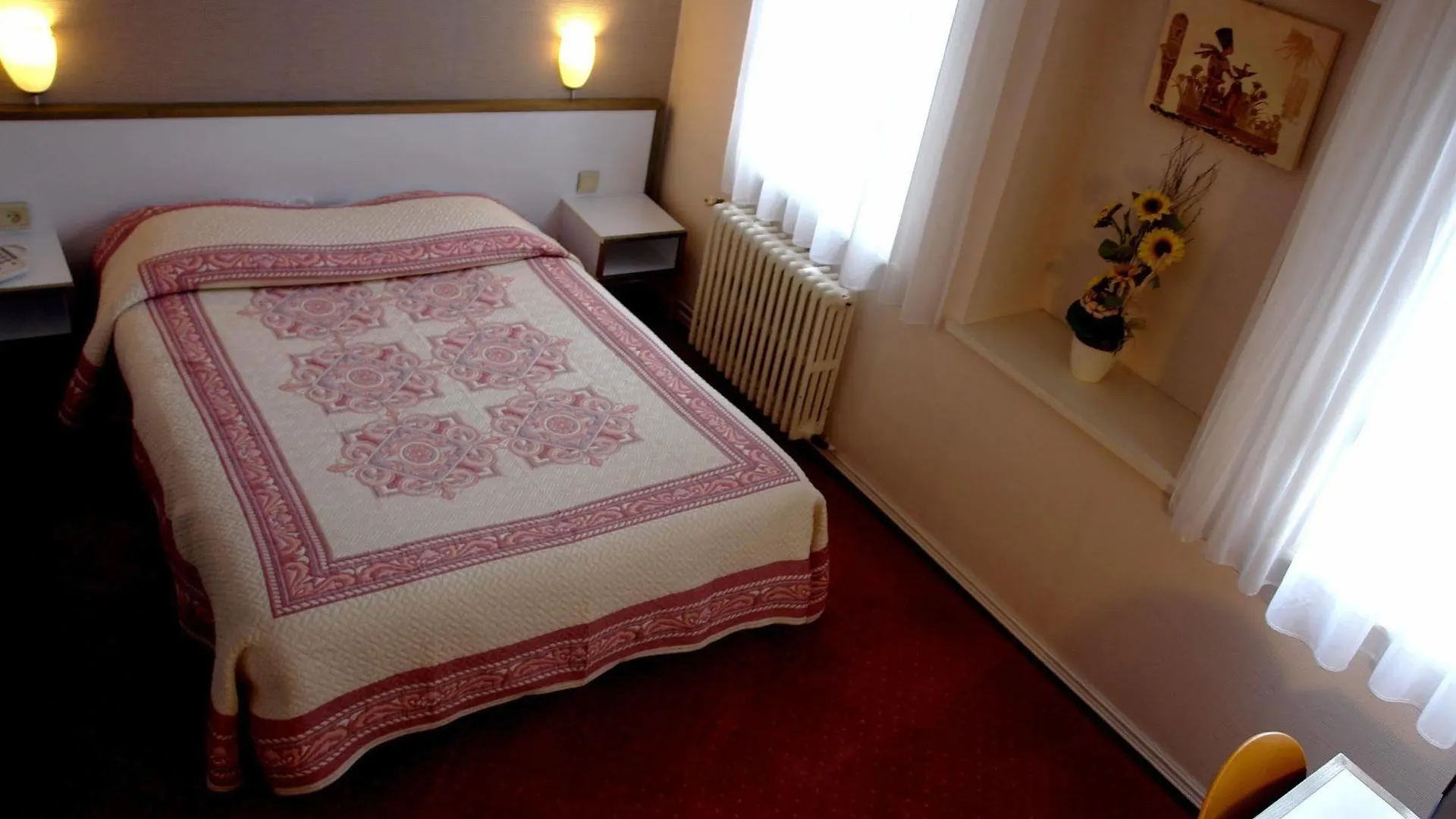 Logis Hotel Les Chardons Bleus Restaurant Le Bistrot De La Mer Roscoff