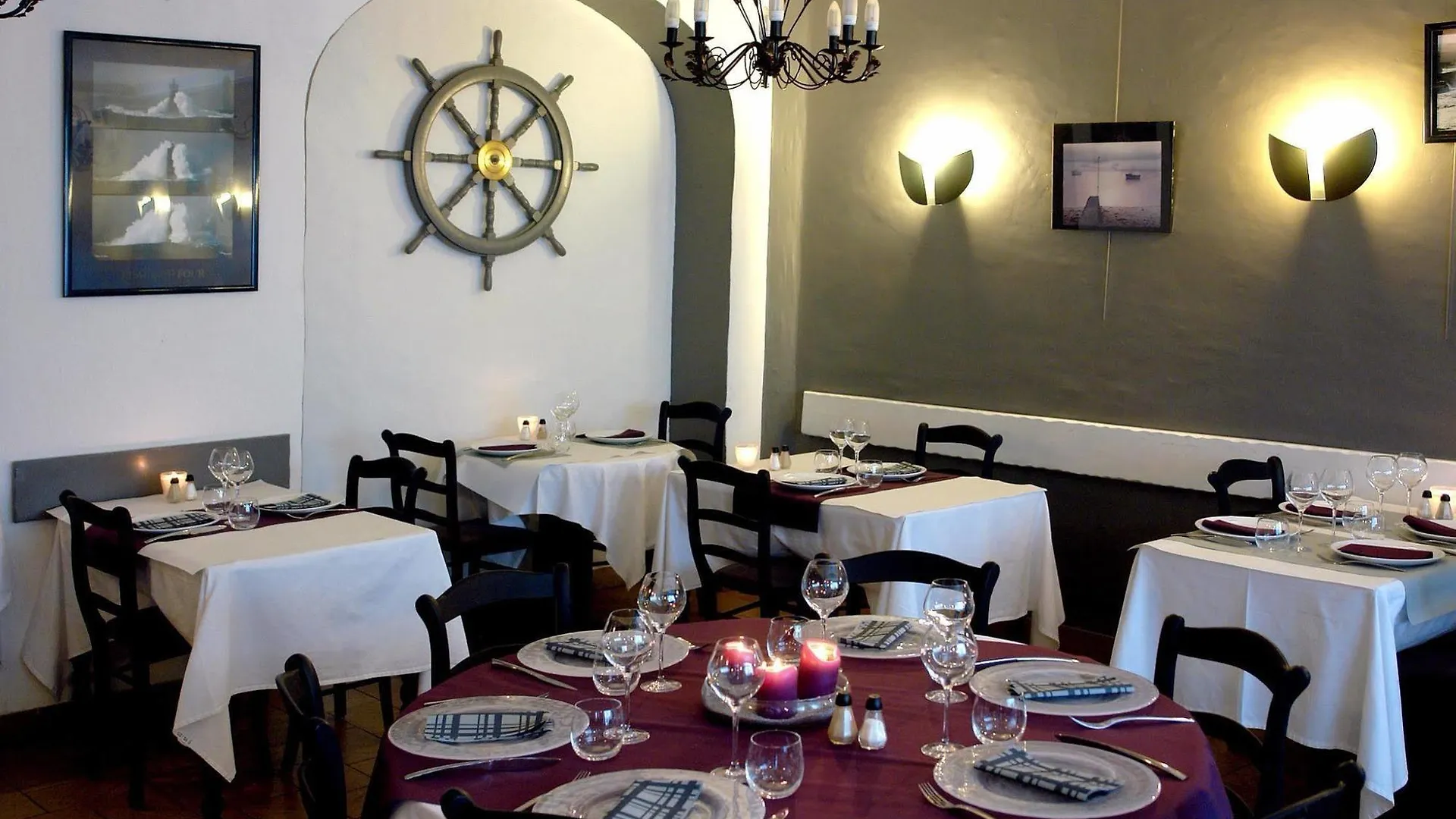 **  Logis Hotel Les Chardons Bleus Restaurant Le Bistrot De La Mer Roscoff Frankrijk