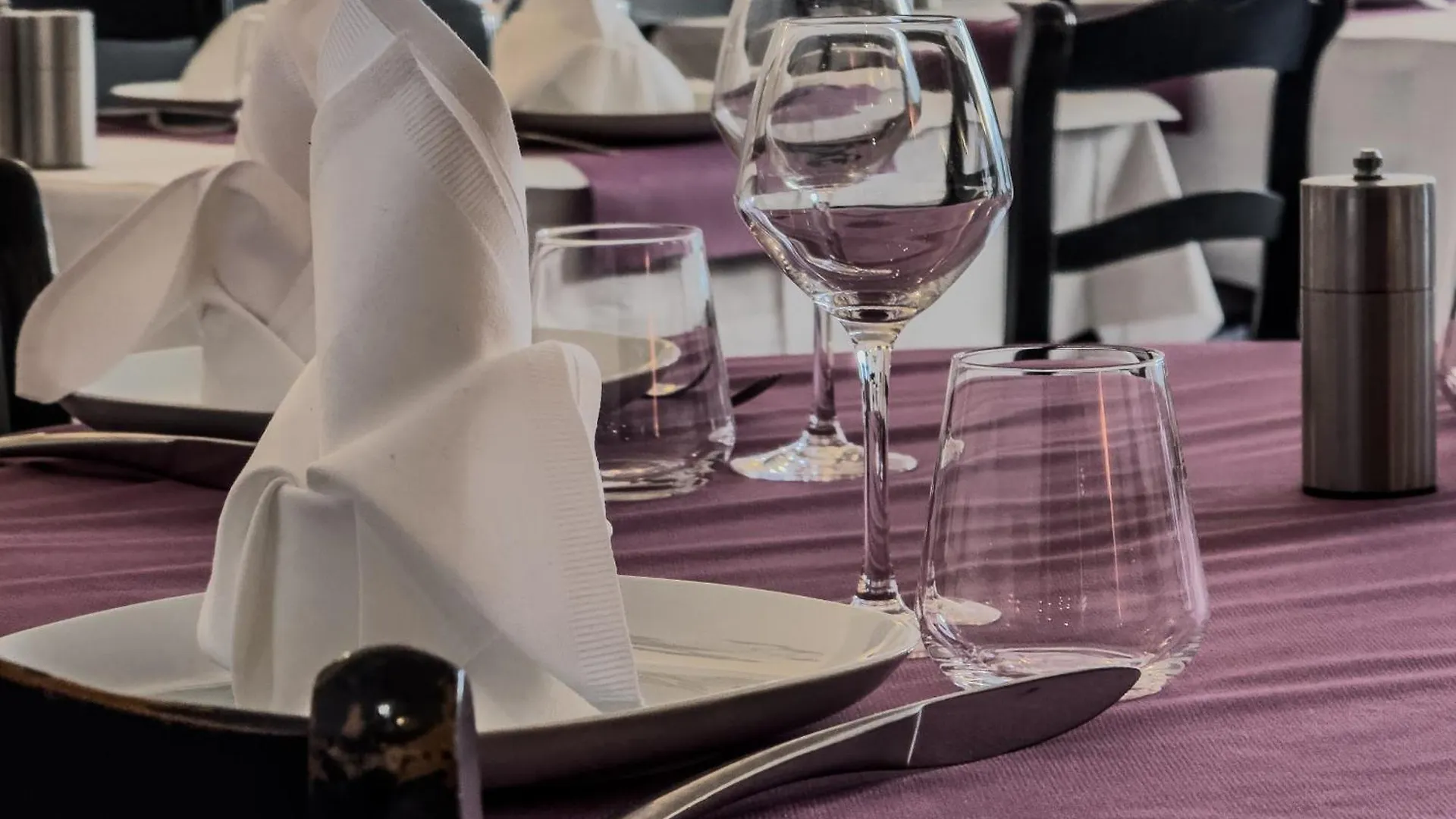 Logis Hotel Les Chardons Bleus Restaurant Le Bistrot De La Mer Roscoff