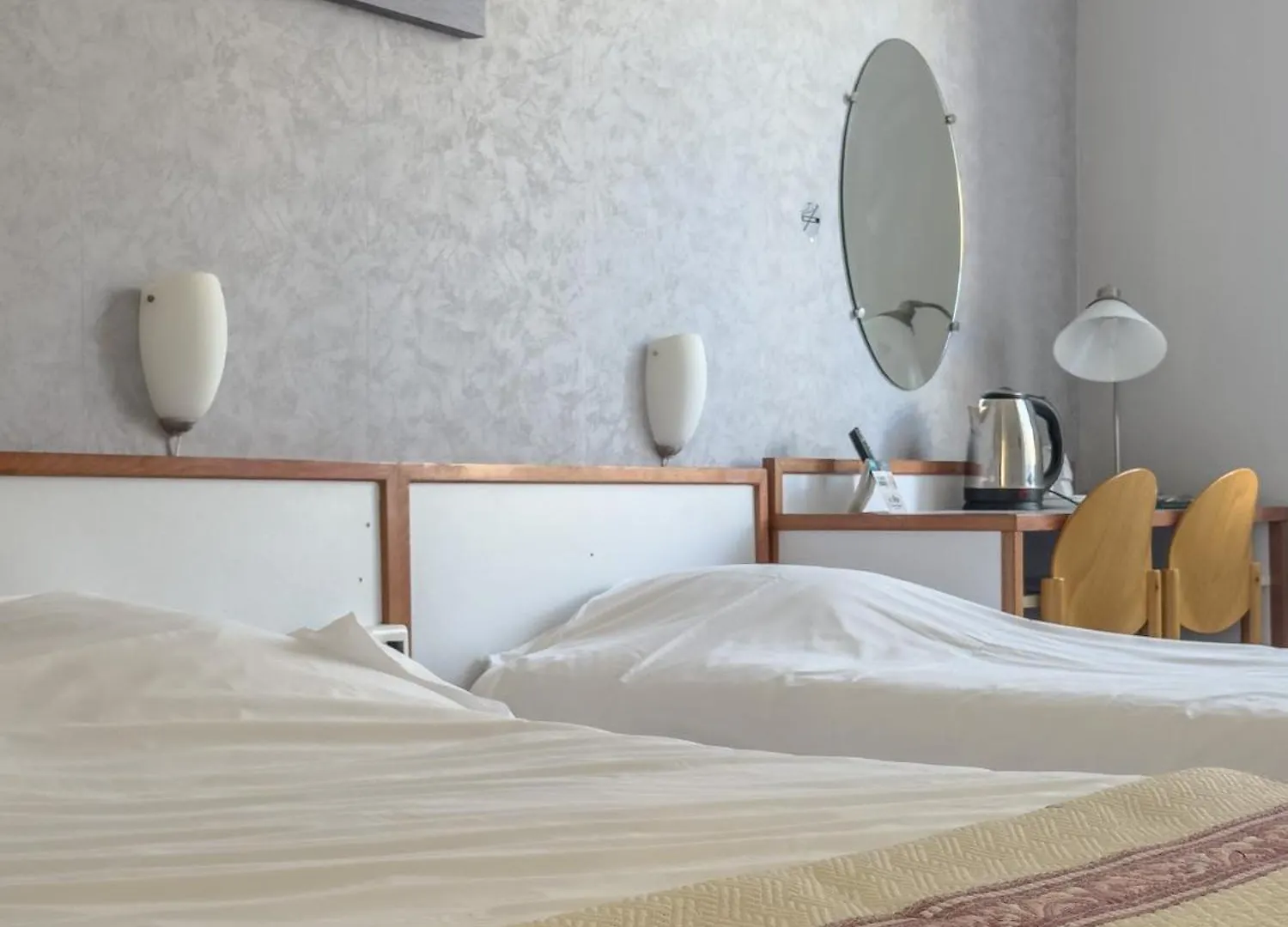 Logis Hotel Les Chardons Bleus Restaurant Le Bistrot De La Mer Roscoff 2*,
