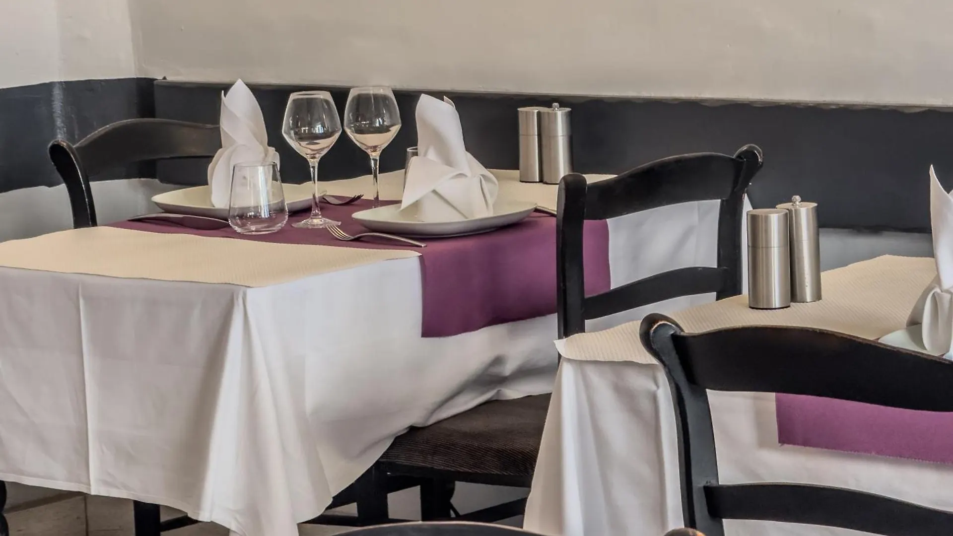 Logis Hotel Les Chardons Bleus Restaurant Le Bistrot De La Mer Roscoff