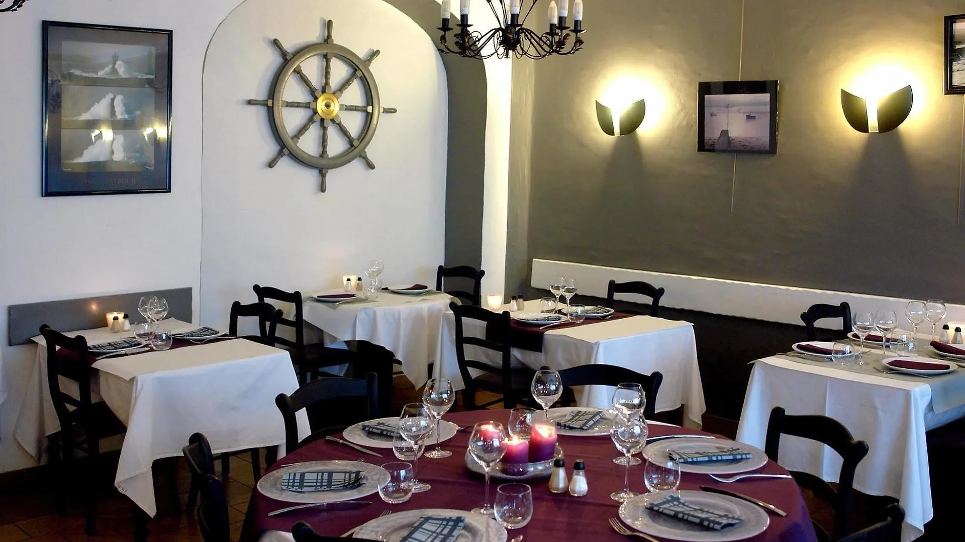 Logis Hotel Les Chardons Bleus Restaurant Le Bistrot De La Mer Roscoff